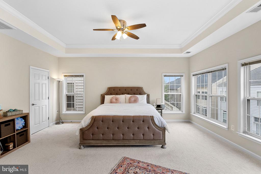2467 CYPRESS GREEN LANE