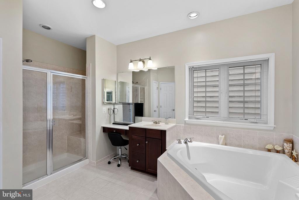 2467 CYPRESS GREEN LANE