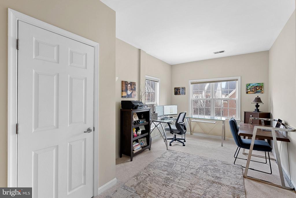 2467 CYPRESS GREEN LANE