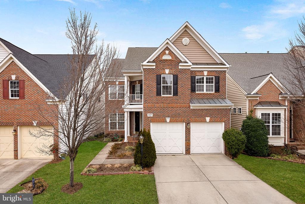 2467 CYPRESS GREEN LANE