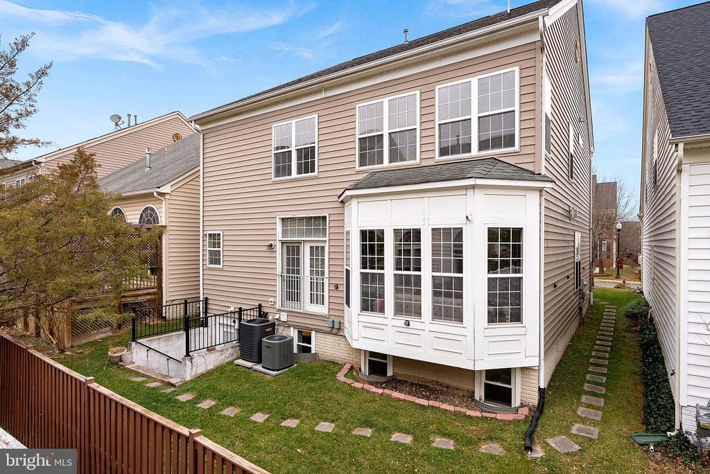 2467 CYPRESS GREEN LANE