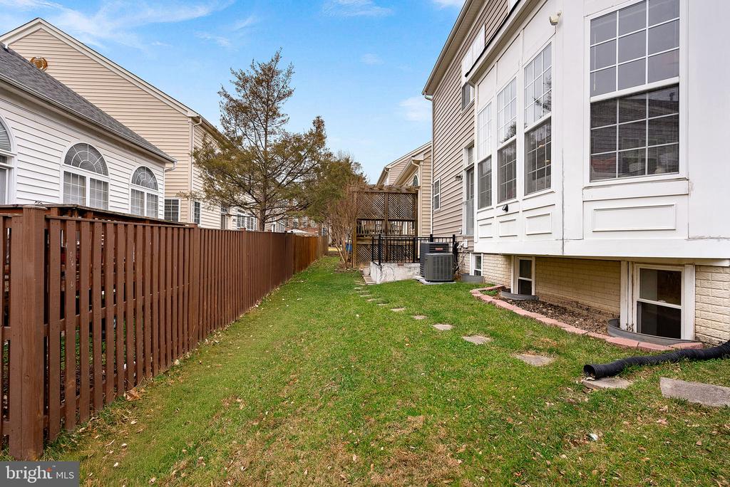 2467 CYPRESS GREEN LANE