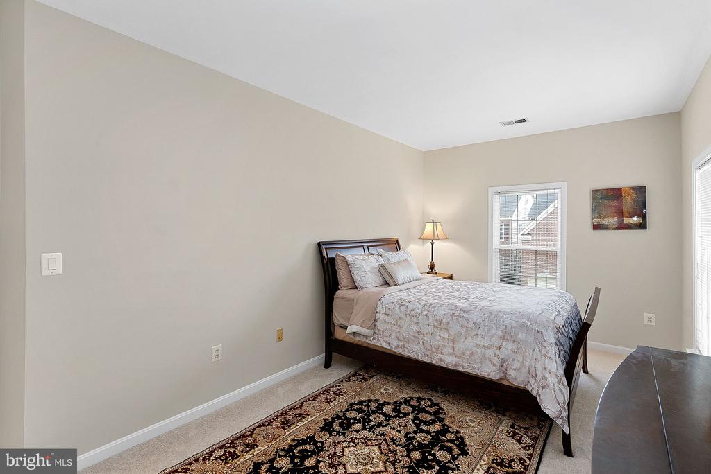 2467 CYPRESS GREEN LANE