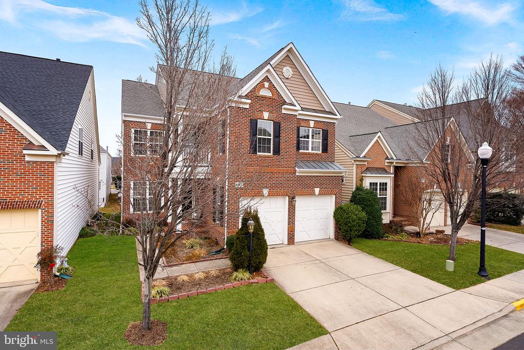 2467 CYPRESS GREEN LANE