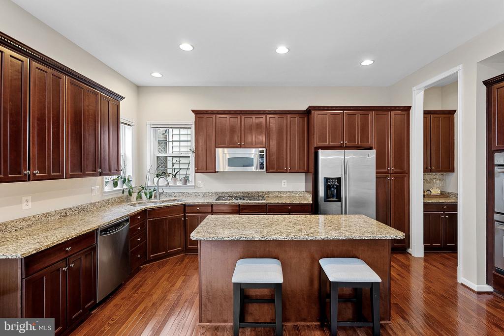 2467 CYPRESS GREEN LANE