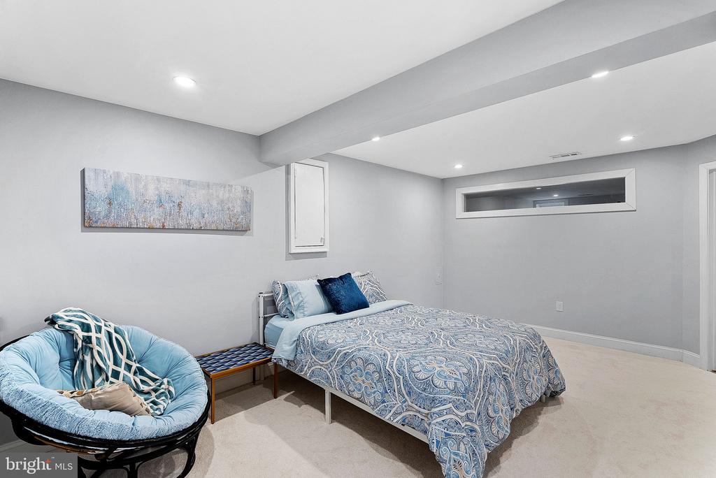 2467 CYPRESS GREEN LANE