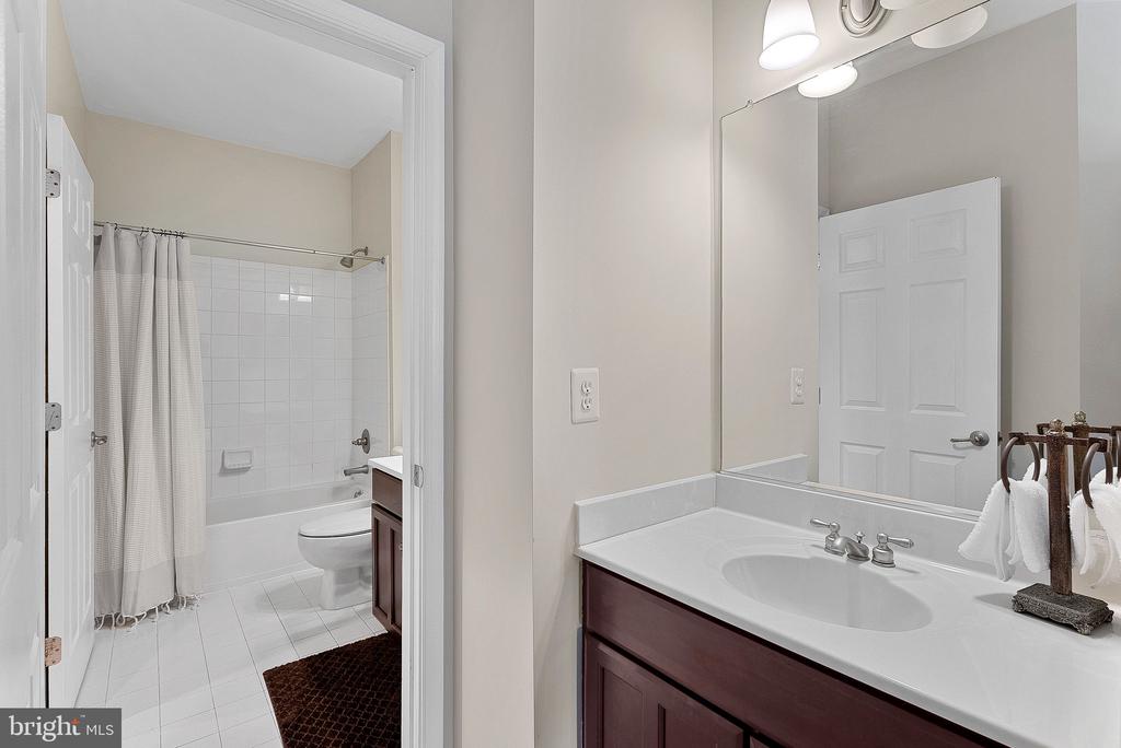 2467 CYPRESS GREEN LANE