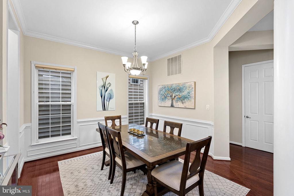 2467 CYPRESS GREEN LANE