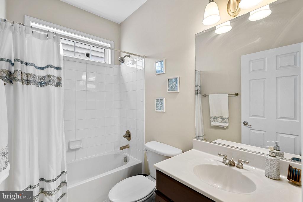 2467 CYPRESS GREEN LANE