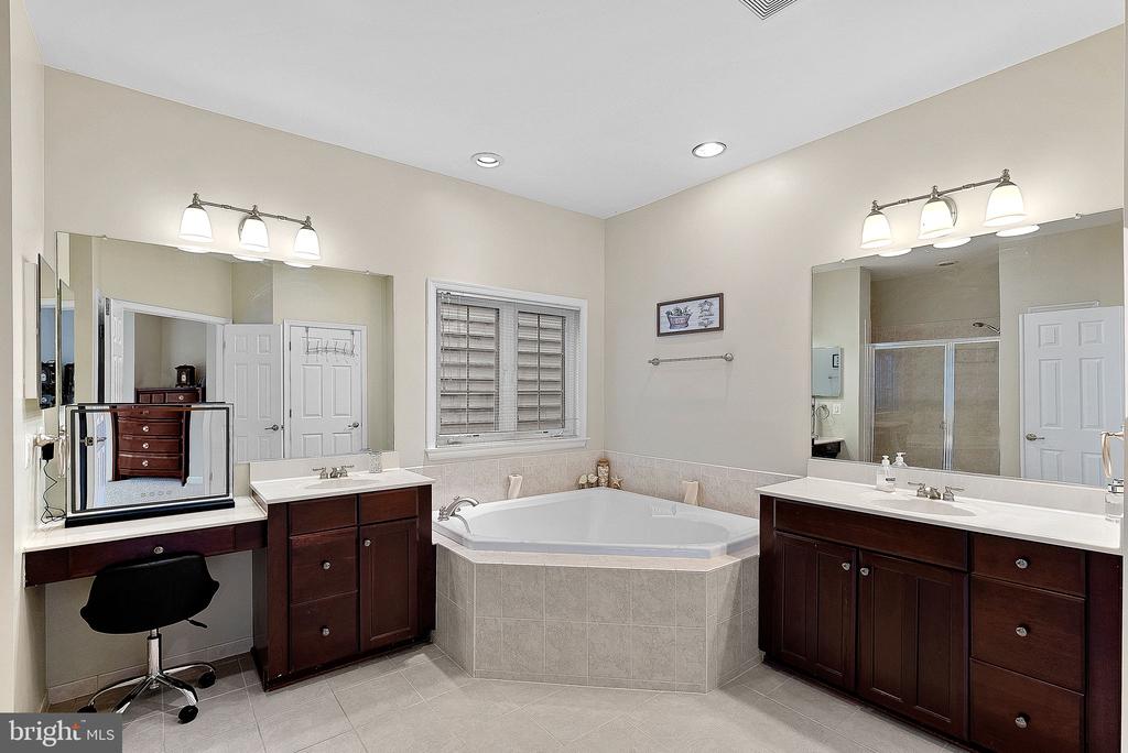 2467 CYPRESS GREEN LANE