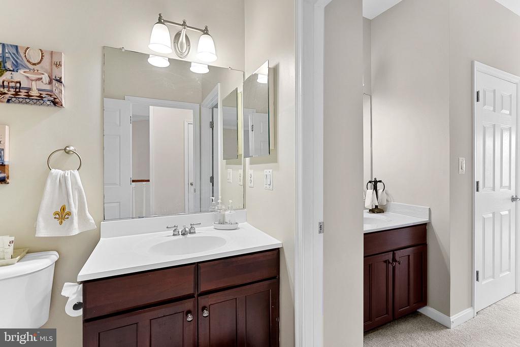 2467 CYPRESS GREEN LANE