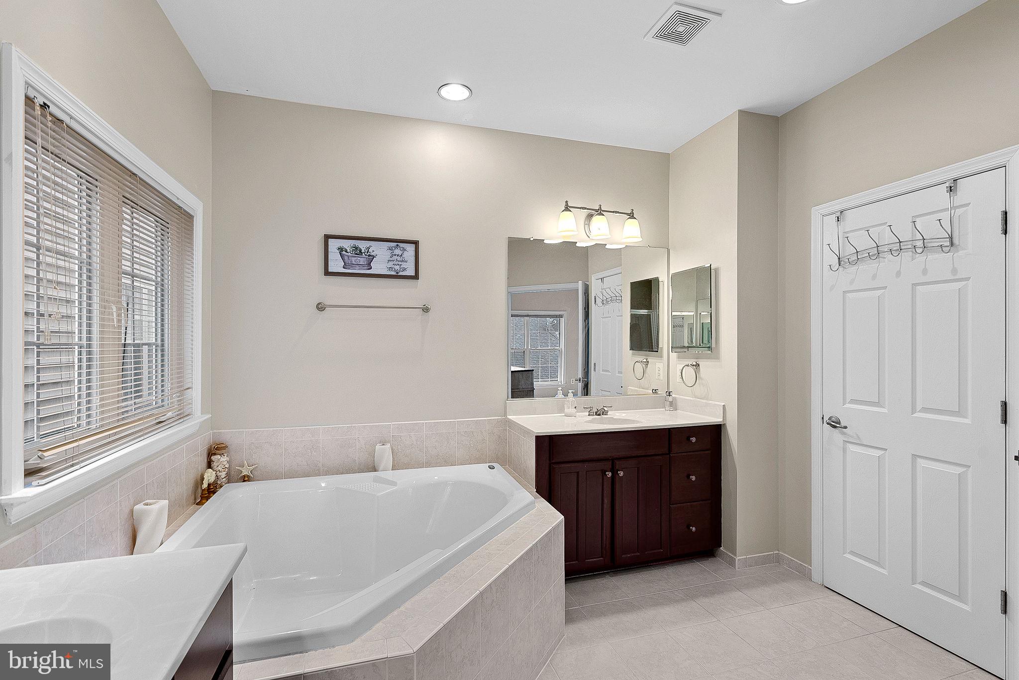 2467 CYPRESS GREEN LANE