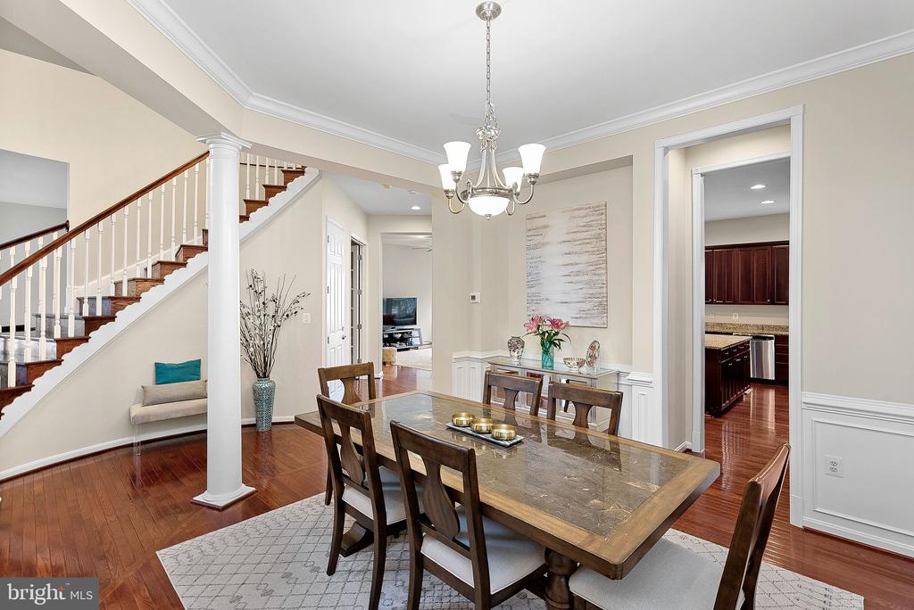 2467 CYPRESS GREEN LANE