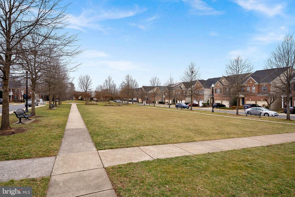 2467 CYPRESS GREEN LANE