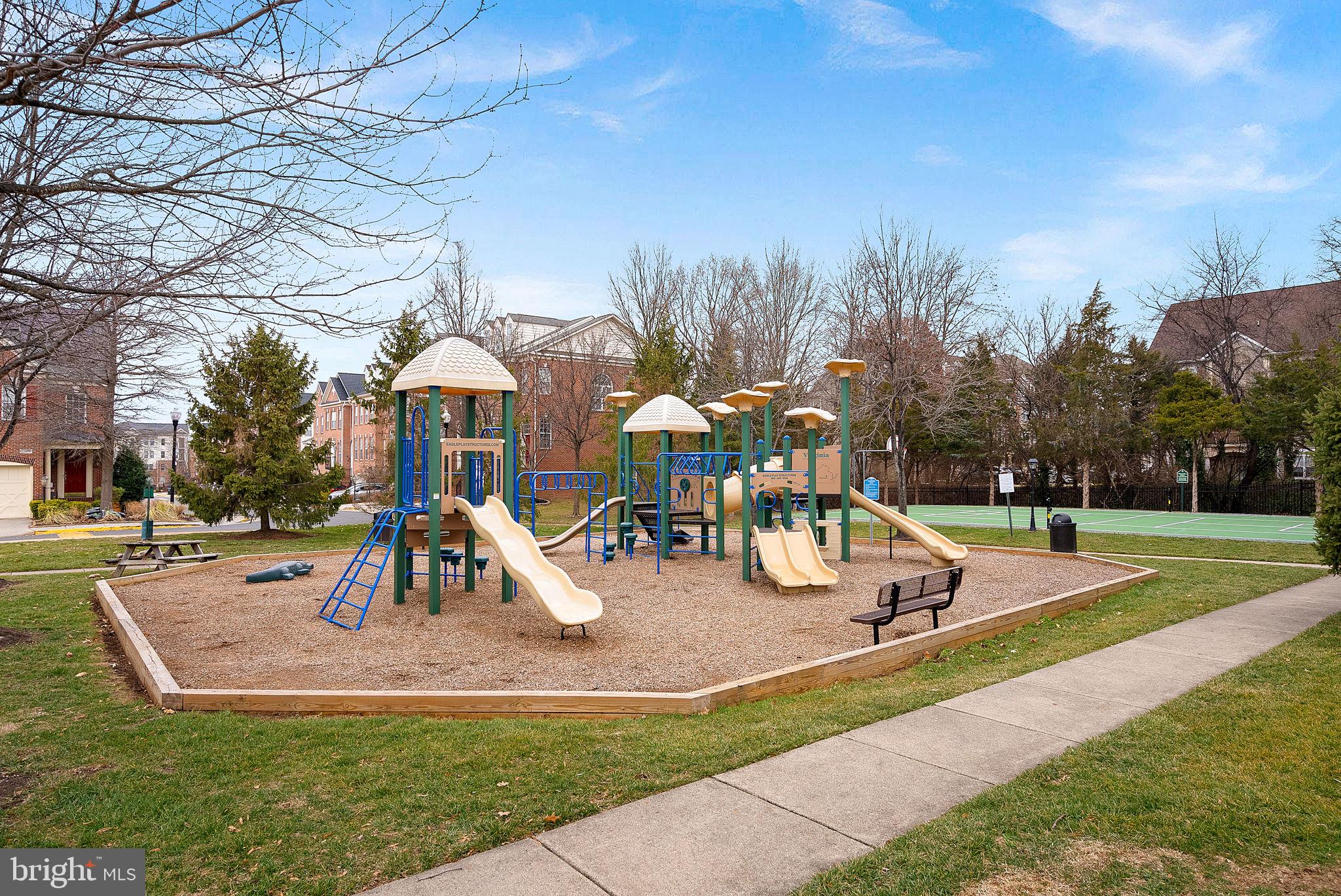 2467 CYPRESS GREEN LANE