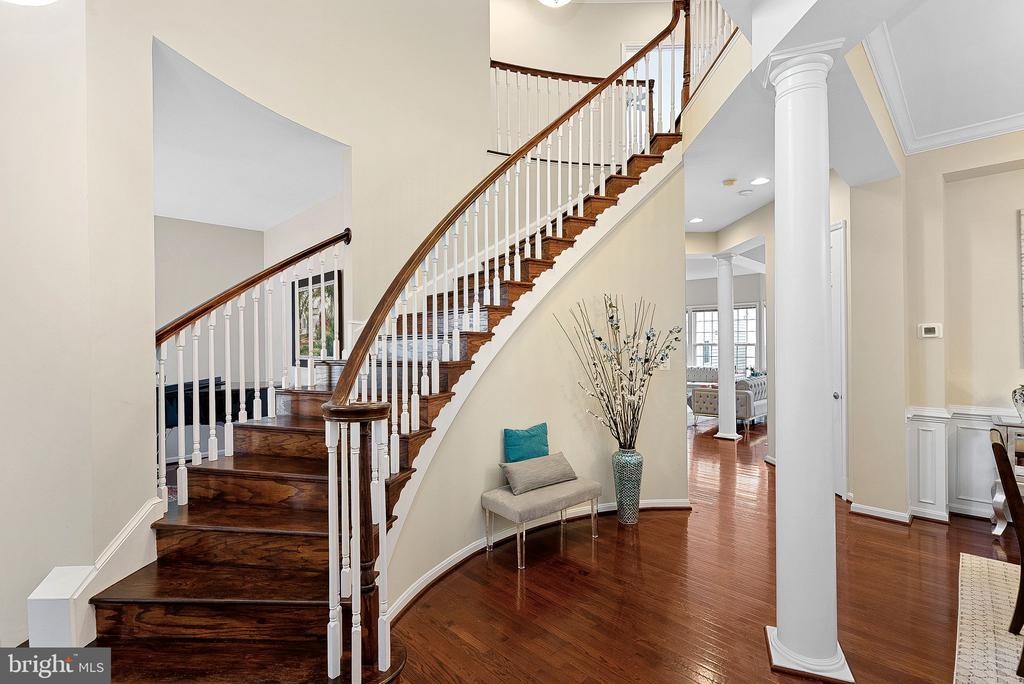 2467 CYPRESS GREEN LANE