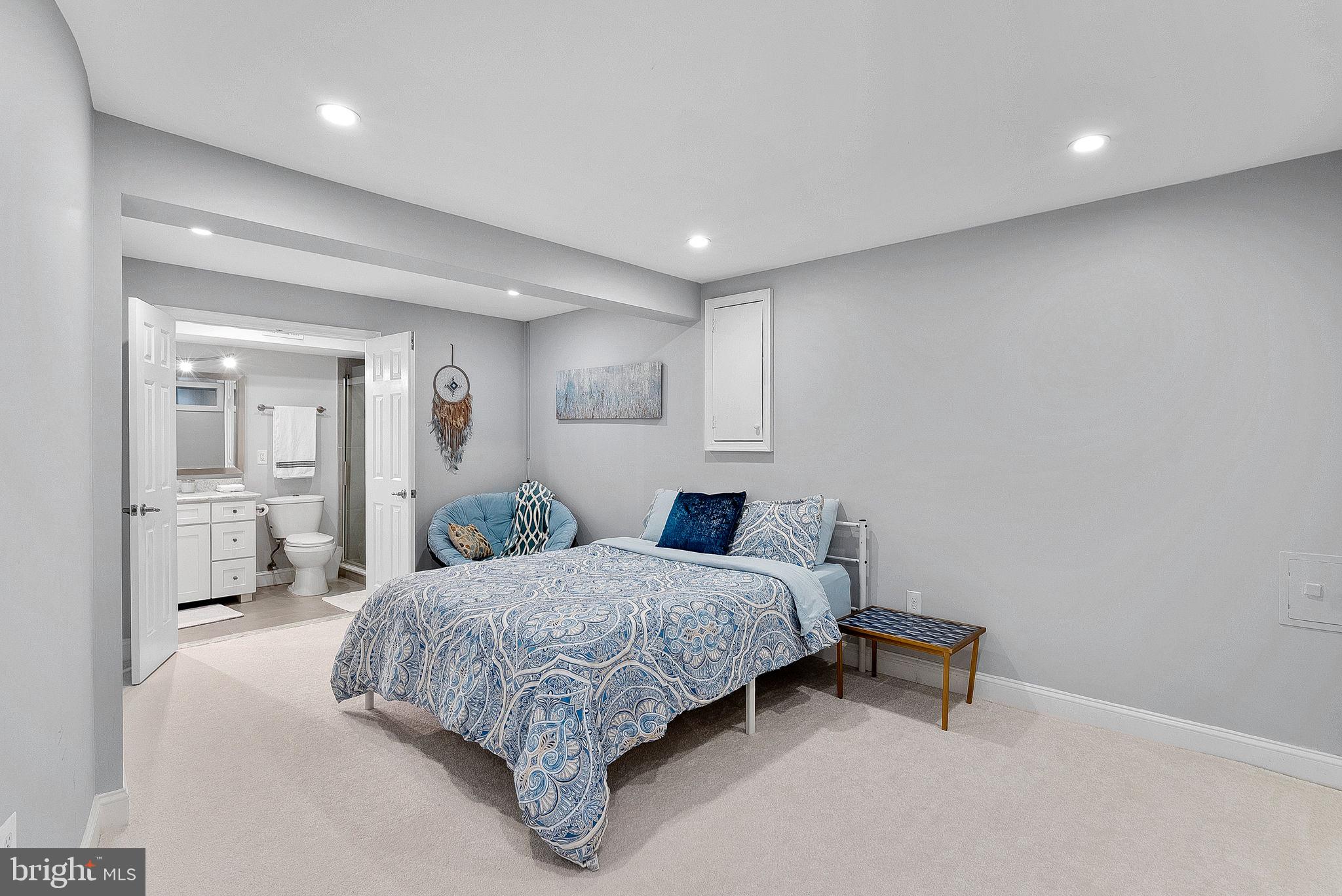 2467 CYPRESS GREEN LANE