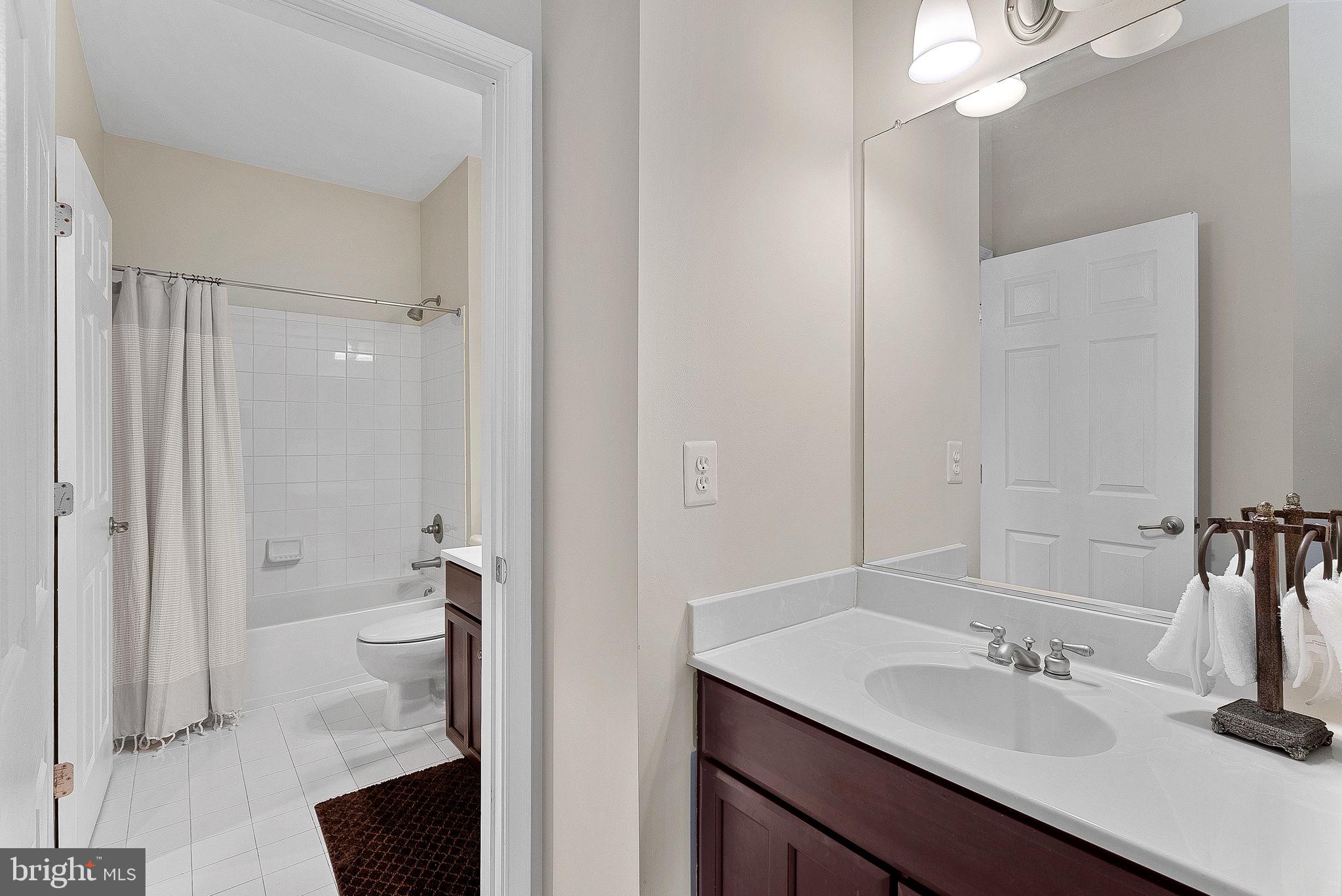 2467 CYPRESS GREEN LANE