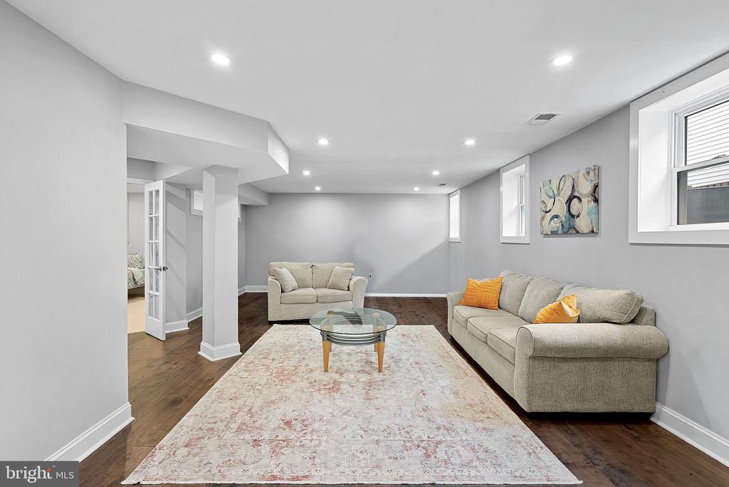 2467 CYPRESS GREEN LANE