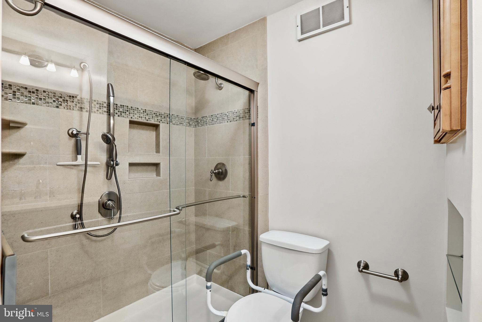 9202 ROCKEFELLER LANE