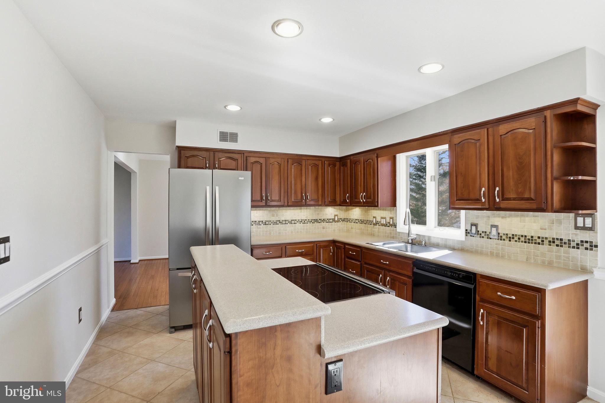 9202 ROCKEFELLER LANE