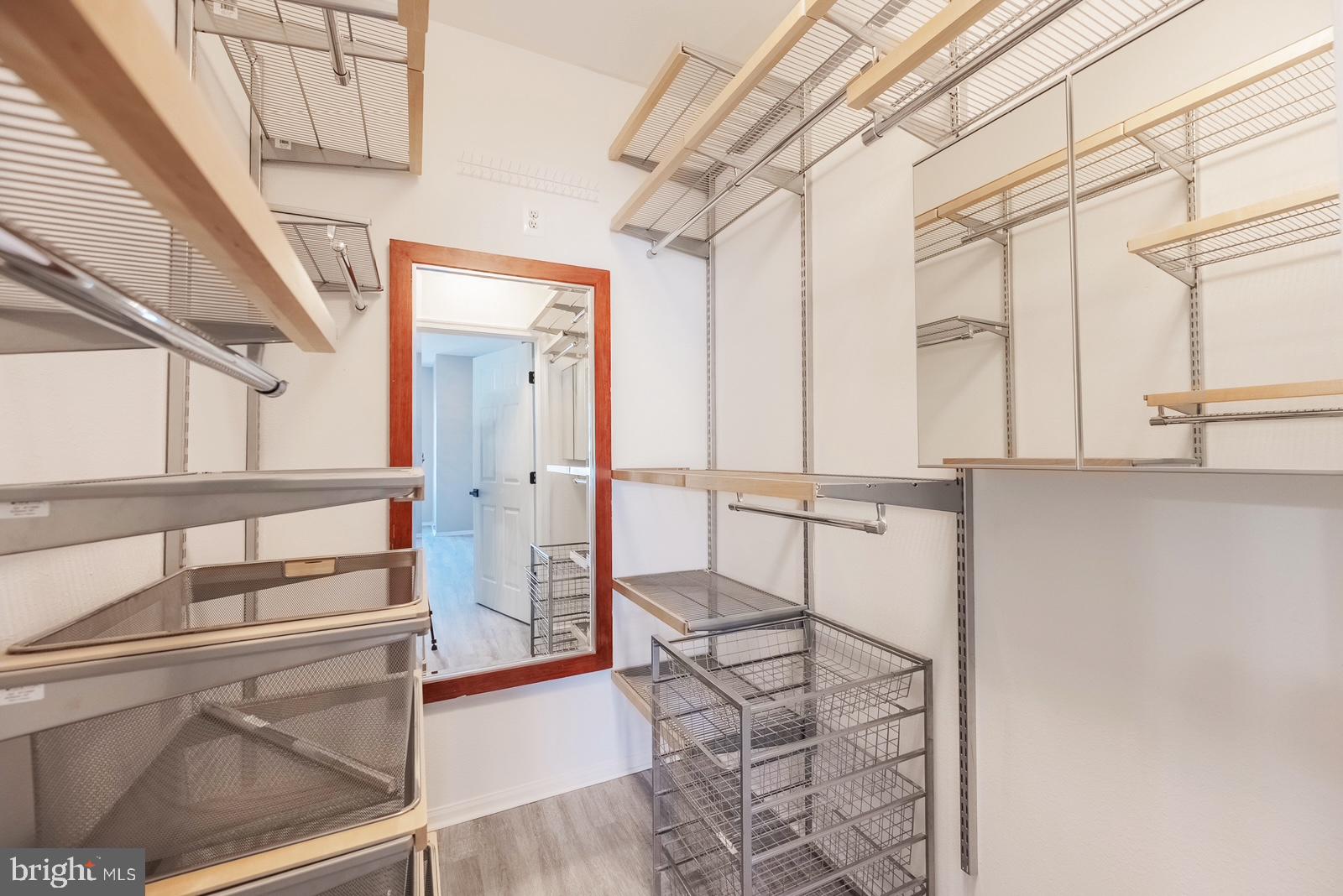 1581 SPRING GATE DRIVE 5403