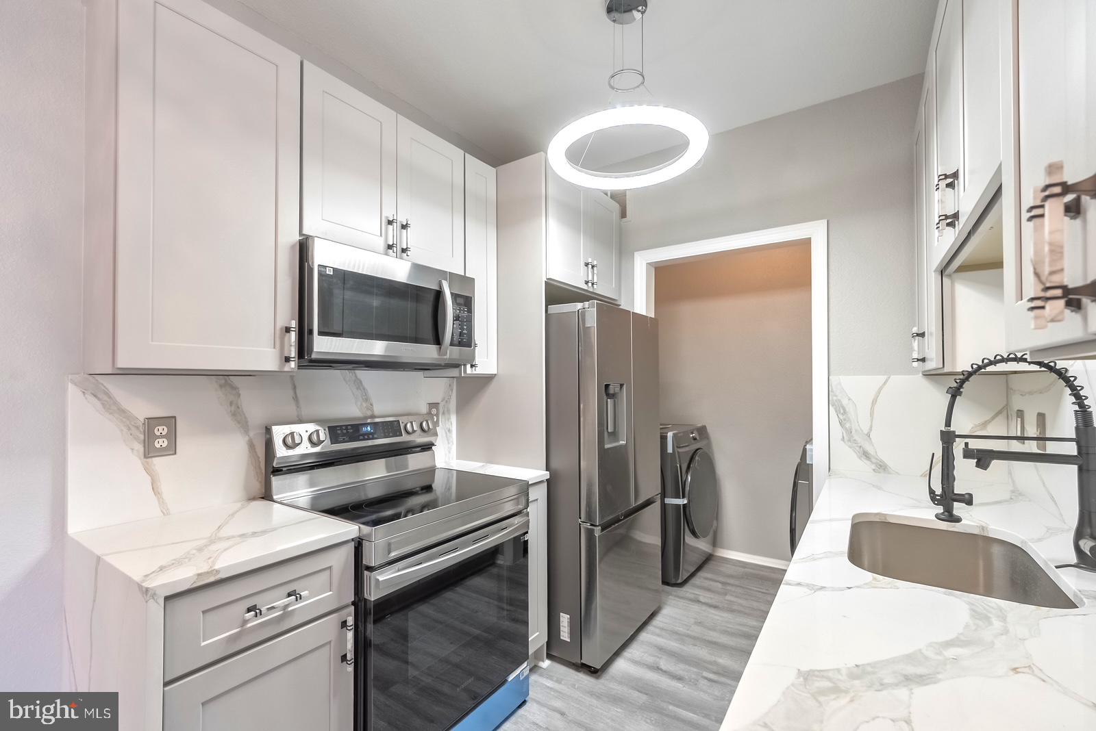 1581 SPRING GATE DRIVE 5403