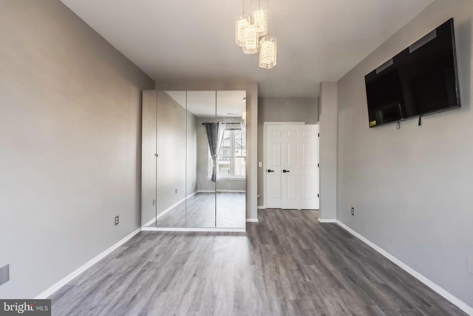 1581 SPRING GATE DRIVE 5403