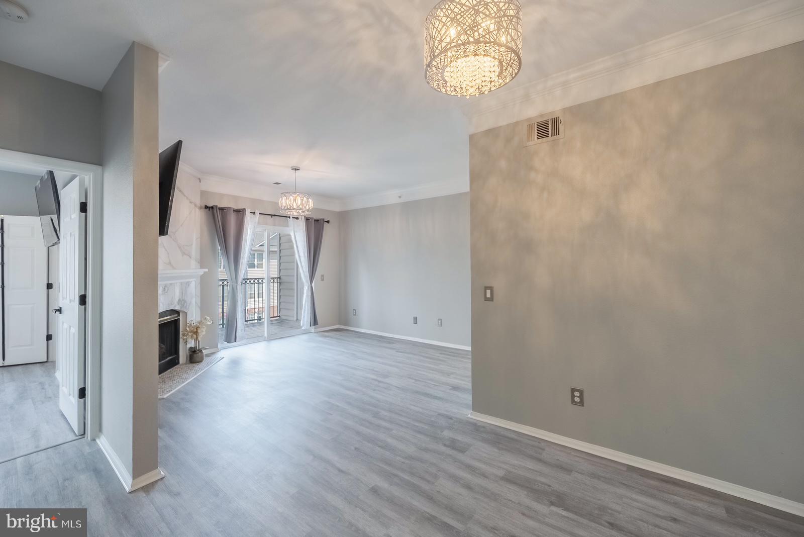 1581 SPRING GATE DRIVE 5403