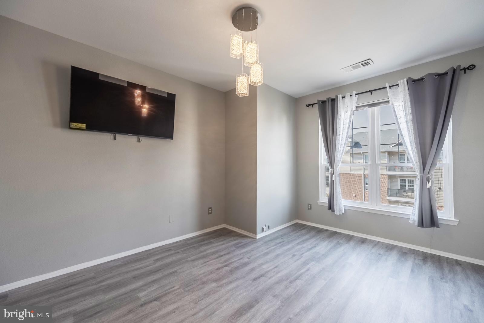 1581 SPRING GATE DRIVE 5403