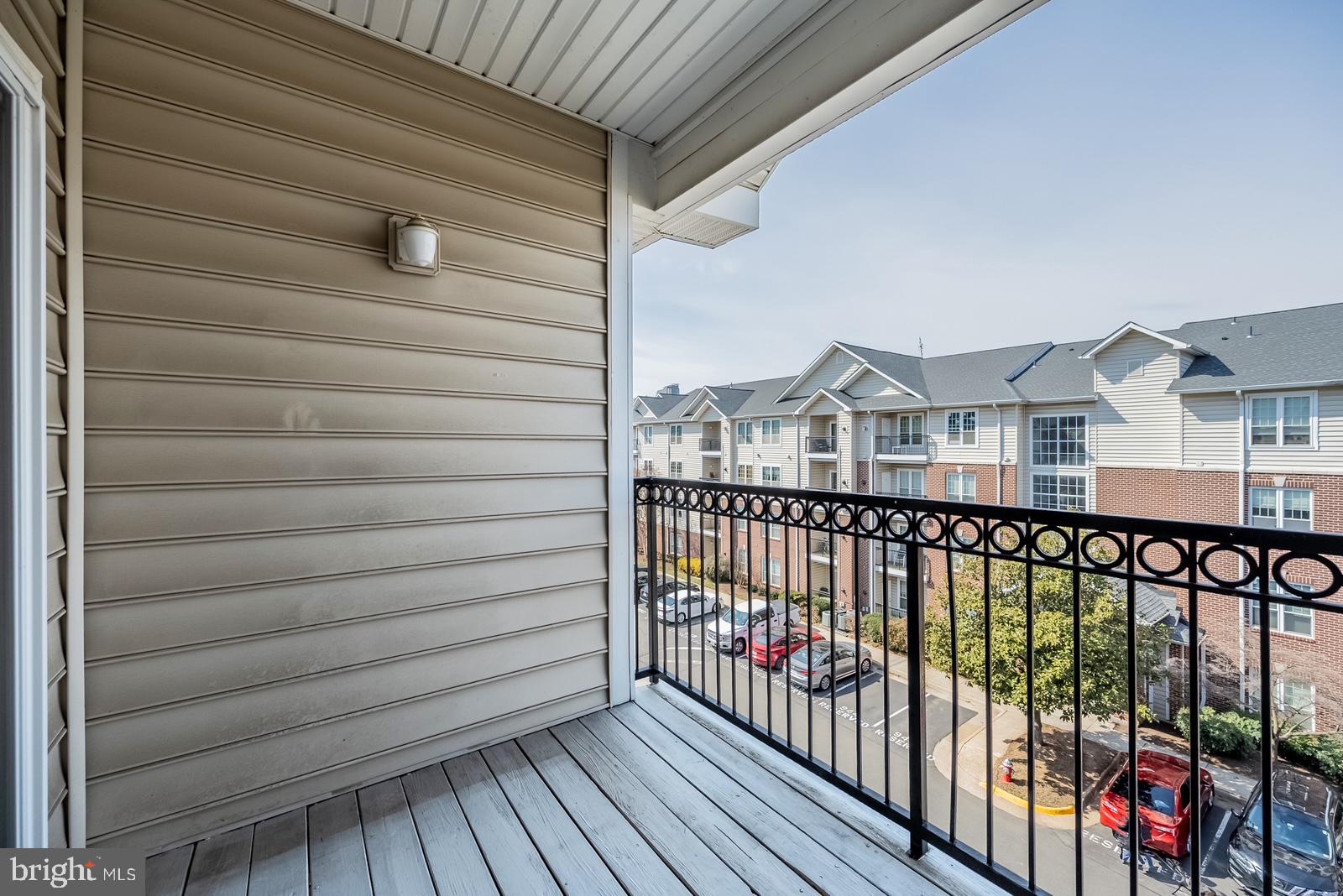 1581 SPRING GATE DRIVE 5403