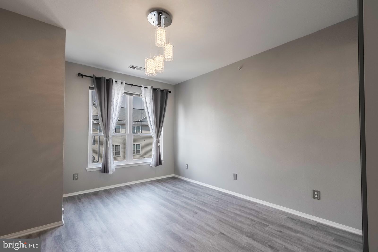 1581 SPRING GATE DRIVE 5403