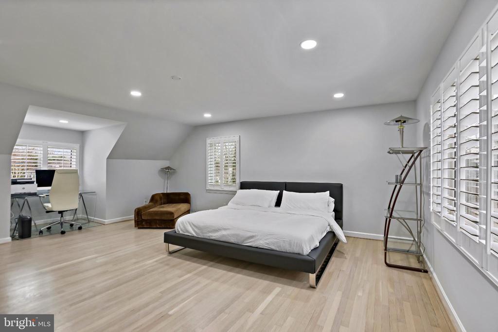 3906 RIDGE ROAD