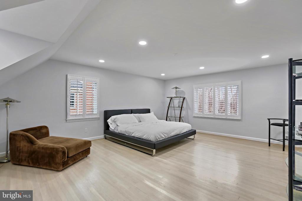 3906 RIDGE ROAD