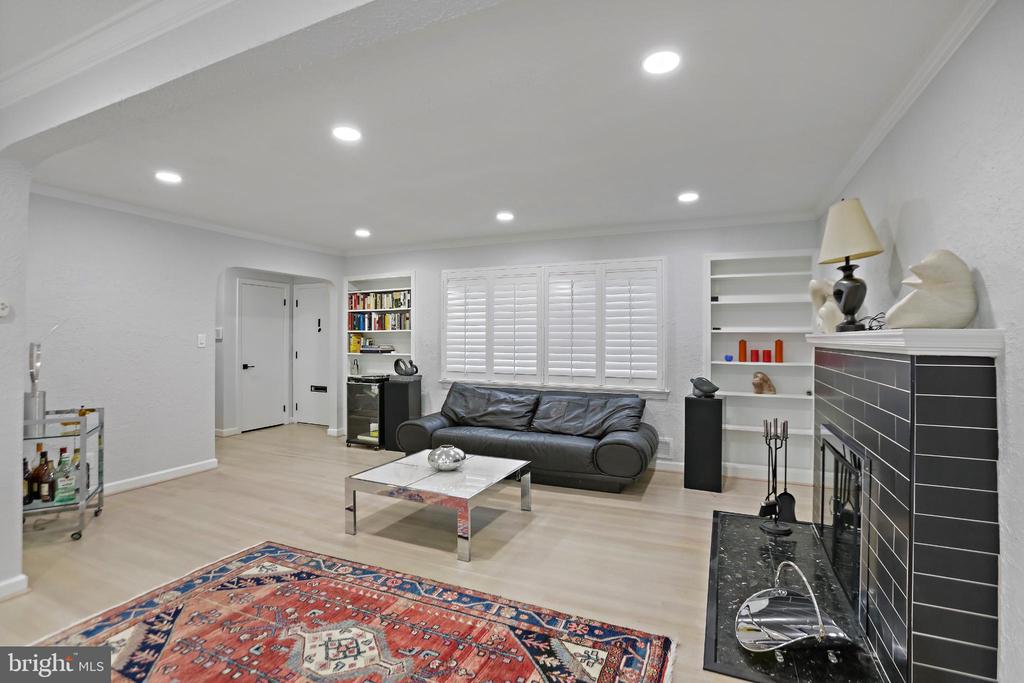 3906 RIDGE ROAD