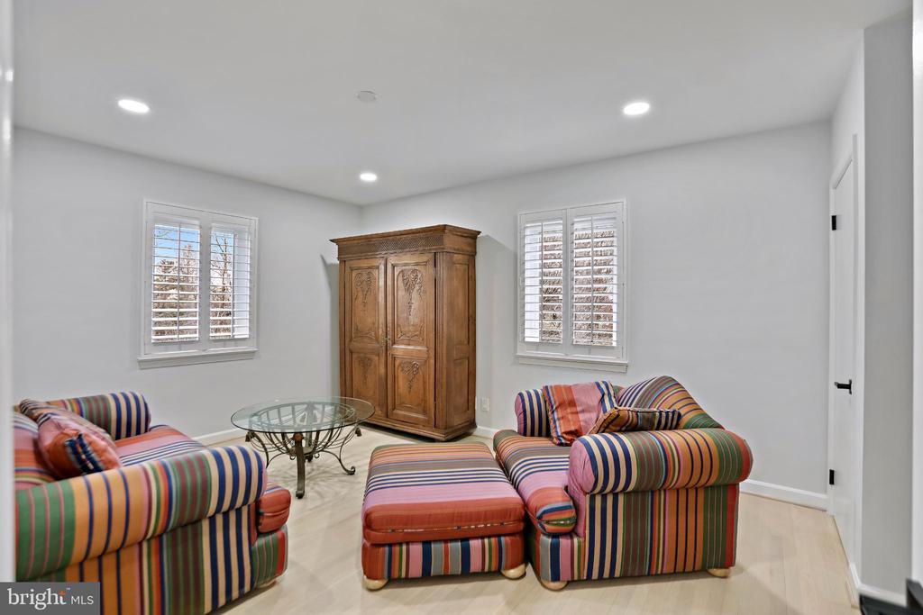 3906 RIDGE ROAD
