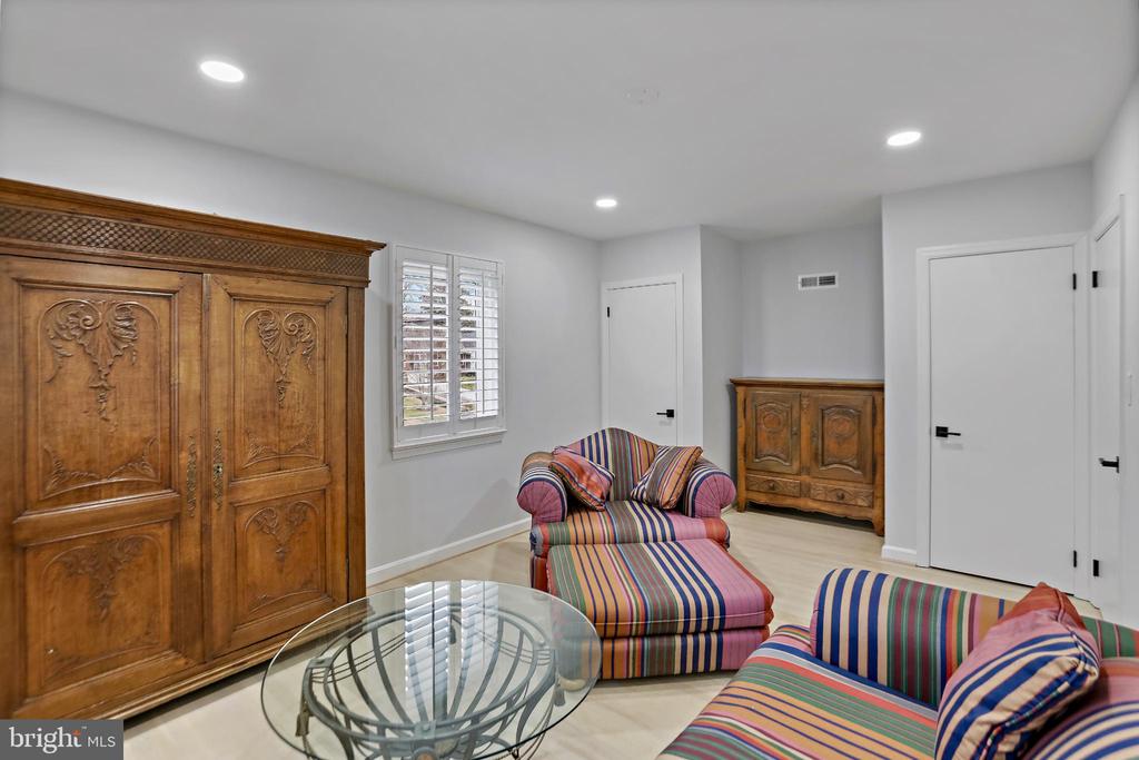 3906 RIDGE ROAD