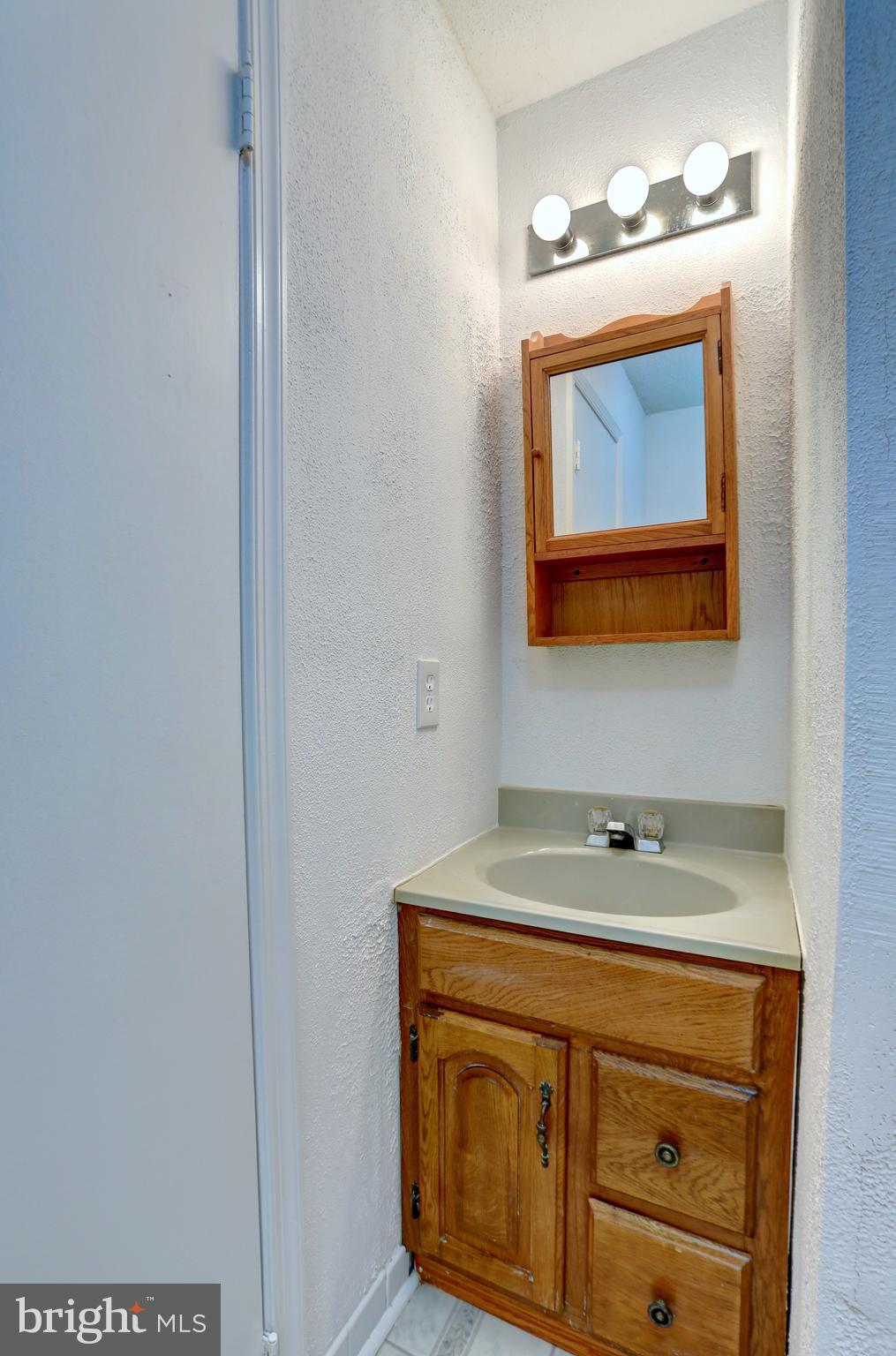 9473 CLOVERDALE COURT