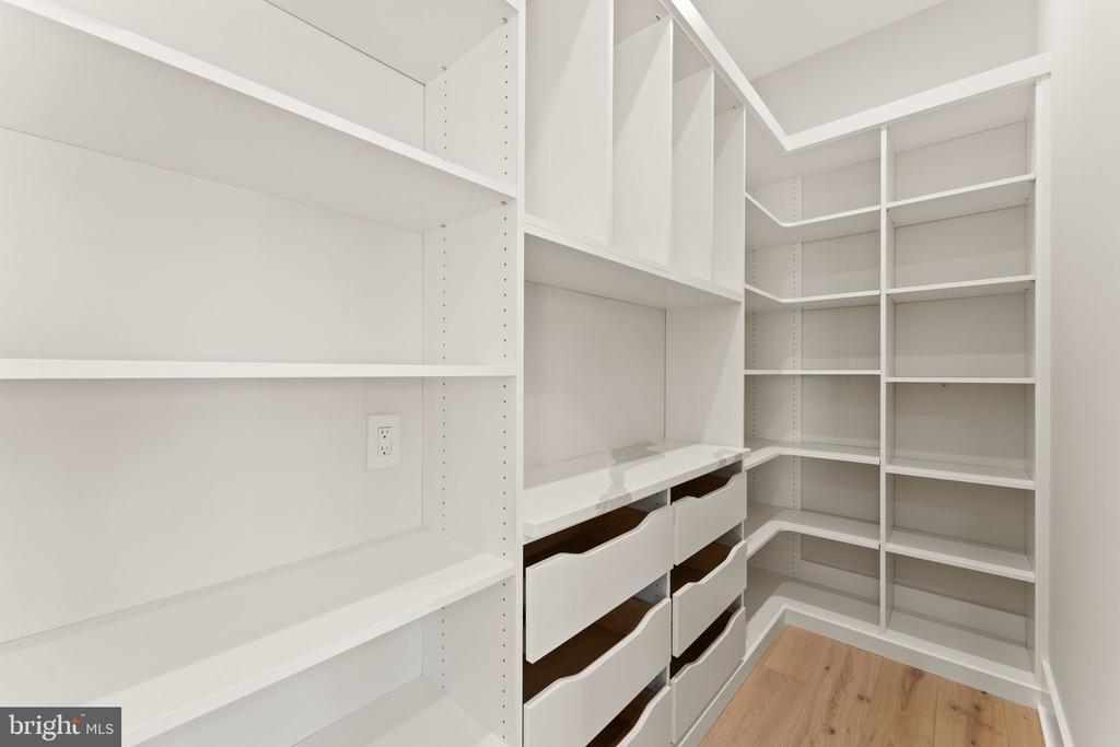 1710 DALEWOOD PLACE