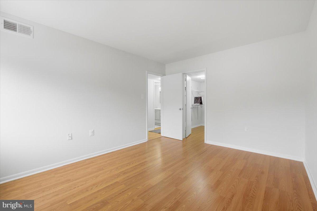 1427 NORTHGATE SQUARE 27/22B