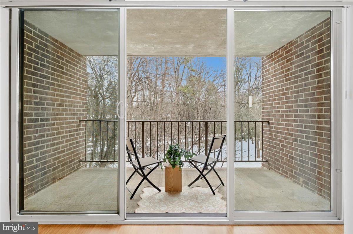 1427 NORTHGATE SQUARE 27/22B