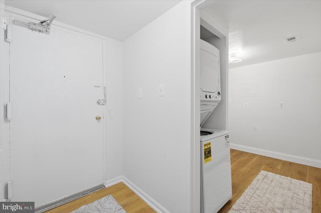 1427 NORTHGATE SQUARE 27/22B