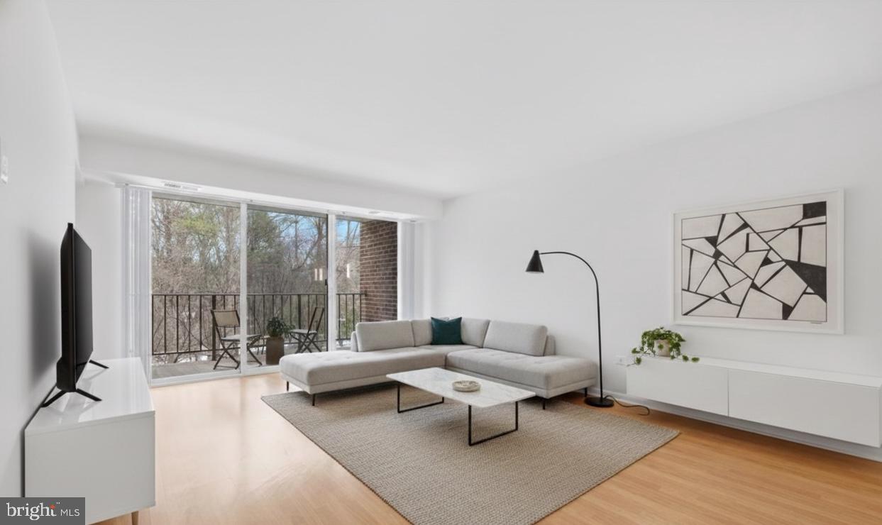 1427 NORTHGATE SQUARE 27/22B