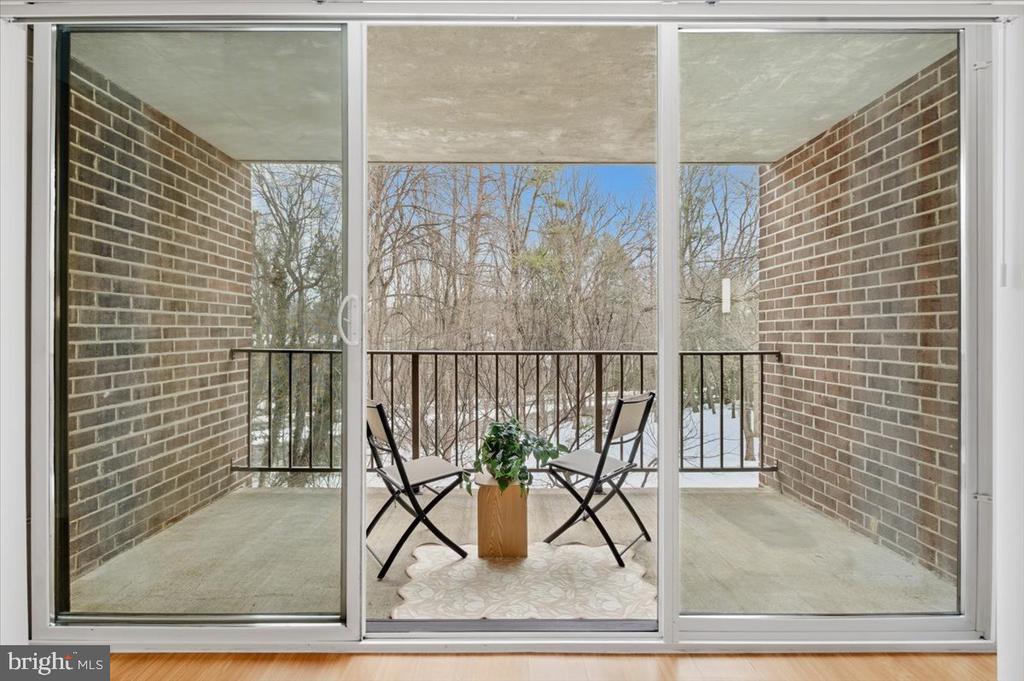 1427 NORTHGATE SQUARE 27/22B