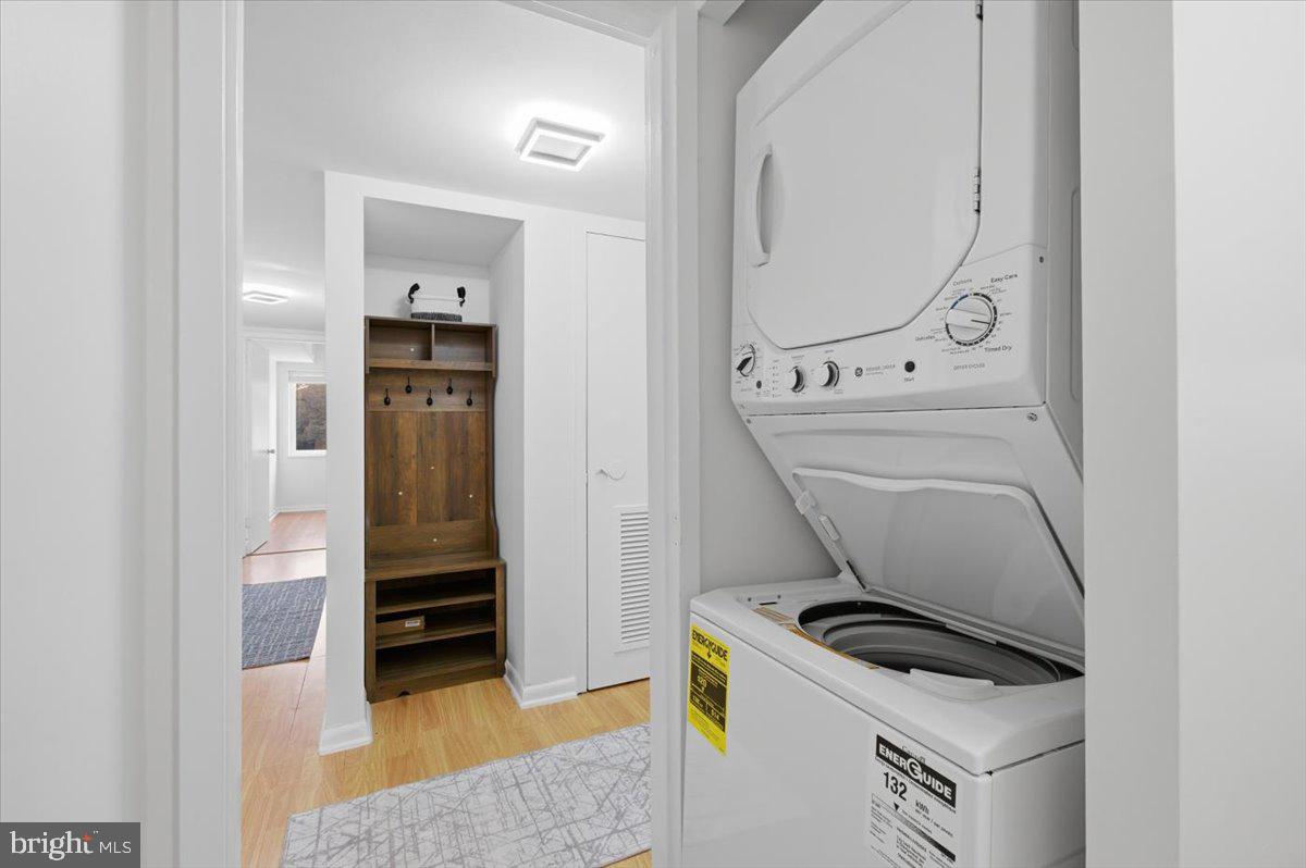 1427 NORTHGATE SQUARE 27/22B