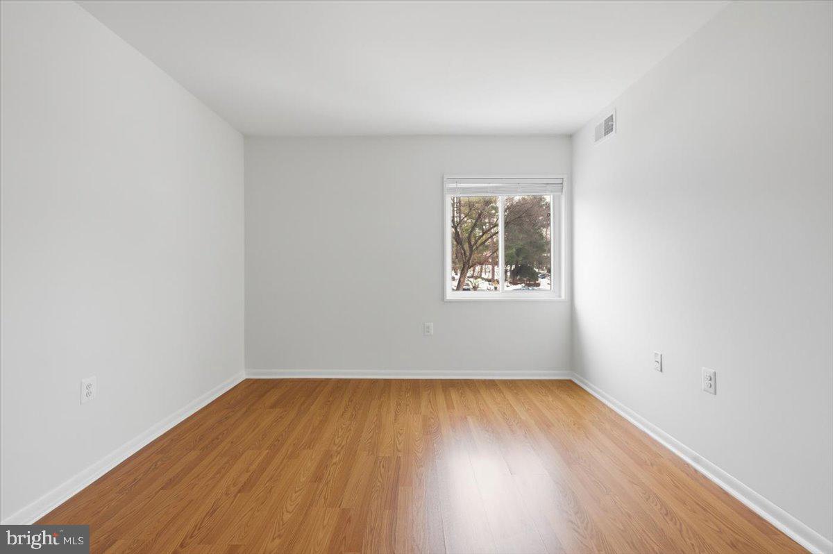 1427 NORTHGATE SQUARE 27/22B