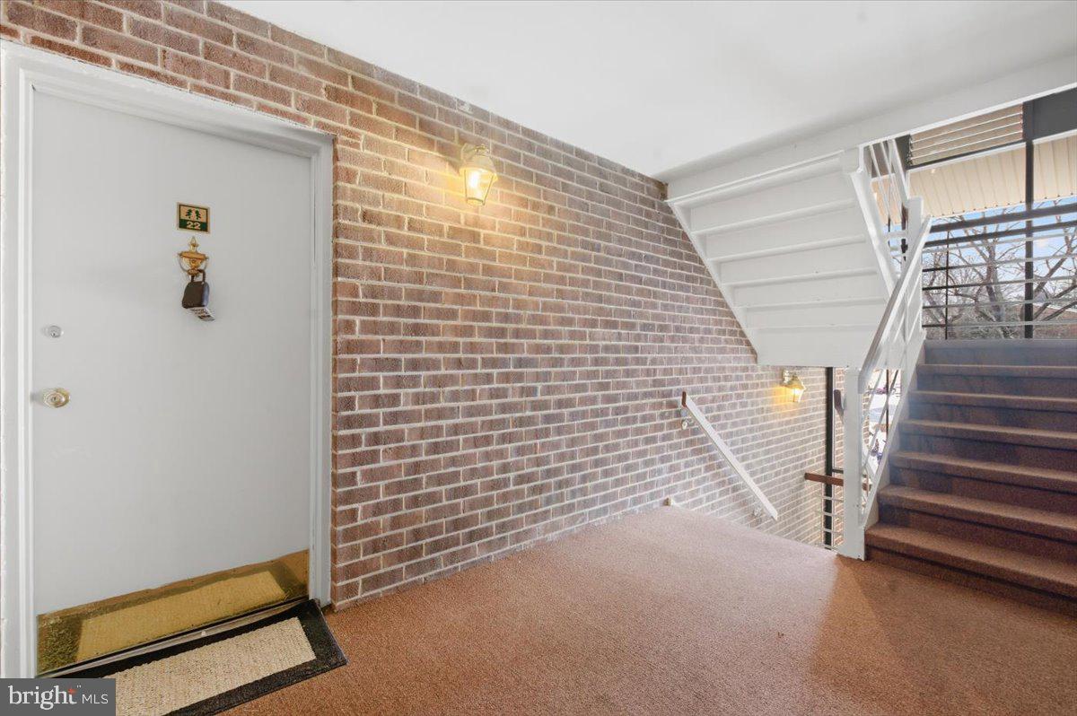 1427 NORTHGATE SQUARE 27/22B