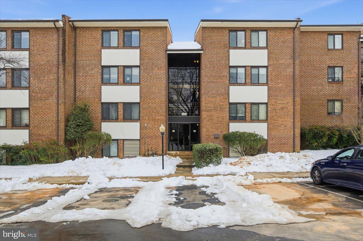 1427 NORTHGATE SQUARE 27/22B