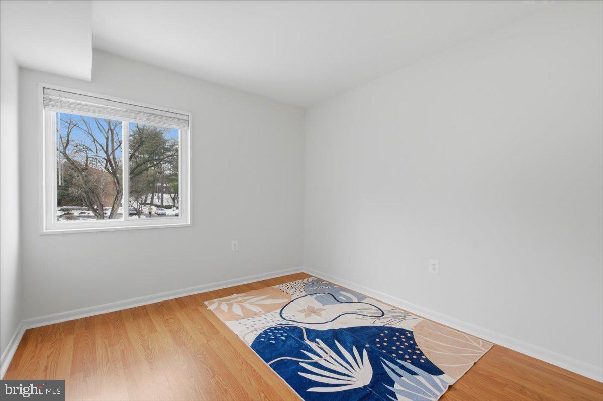 1427 NORTHGATE SQUARE 27/22B