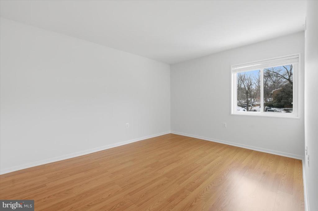 1427 NORTHGATE SQUARE 27/22B
